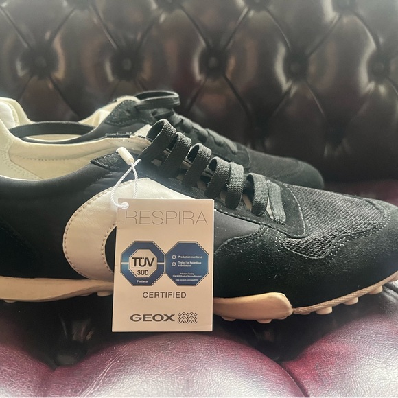 NWT Geox Respira women’s sneakers never worn size 9 US, 39 Euro. No box - Picture 2 of 5